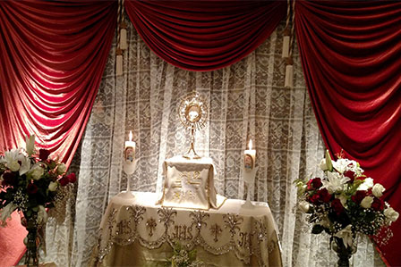 Retiro dos Dois Sagrados Corações - Brasília: Em adoração