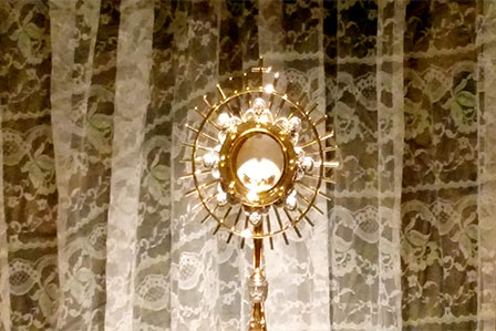 Retiro dos Dois Sagrados Corações - Brasília: Em adoração