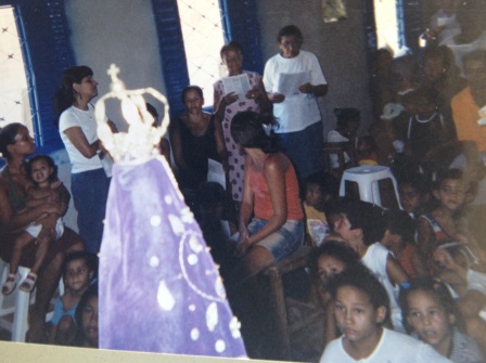 Goiânia-Casa de Maria: reunidos em oração.