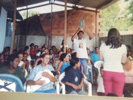 Goiânia-Casa de Maria: reunidos em oração.