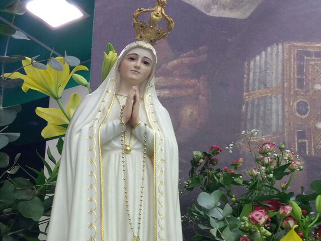 Peregrinos em Moscou: O Altar, Nossa Senhora de Fátima, Santa Terezinha e os Ícones.