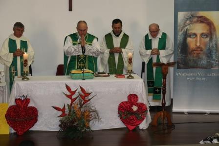 Retiro dos Dois Sagrados Corações - Brasília: Missa - Pe Tarcísio e concelebrantes: Pe Olivar, Pe Fernandes, Pe Josep