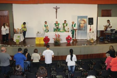 Retiro dos Dois Sagrados Corações - Brasília: Missa - Pe Tarcísio e concelebrantes: Pe Olivar, Pe Fernandes, Pe Josep