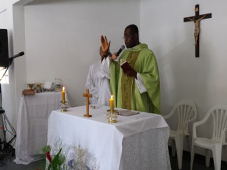 Brasília-Casa de Maria: reunidos em oração.